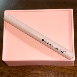 Sweet Mint Eyeshadow Stick in Pink Tube